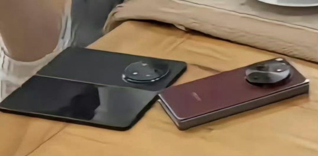 ظهور هاتف OPPO N5 2025 الأرفع عالميًا حتى الآن في صور جديدة 10 تسريب صورة هاتف أوبو N5 بجانب أوبو فايند N3 من نفس الشركة
