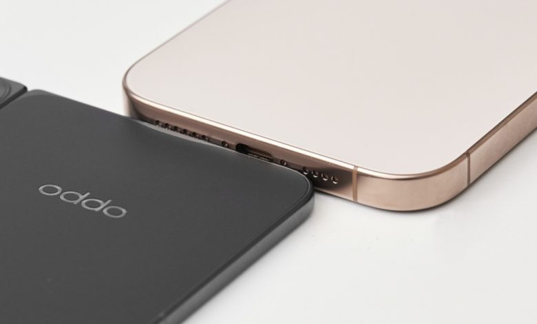 ظهور هاتف OPPO N5 2025 الأرفع عالميًا حتى الآن في صور جديدة 1 ظهور هاتف أوبو N5 الجديد بجانب هاتف iPhone 16 Pro Max